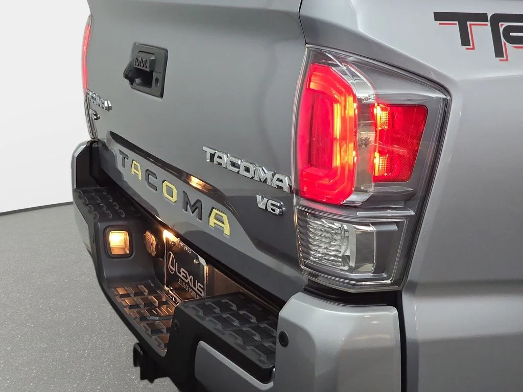 Used 2020 Silver Toyota SR5 image 34