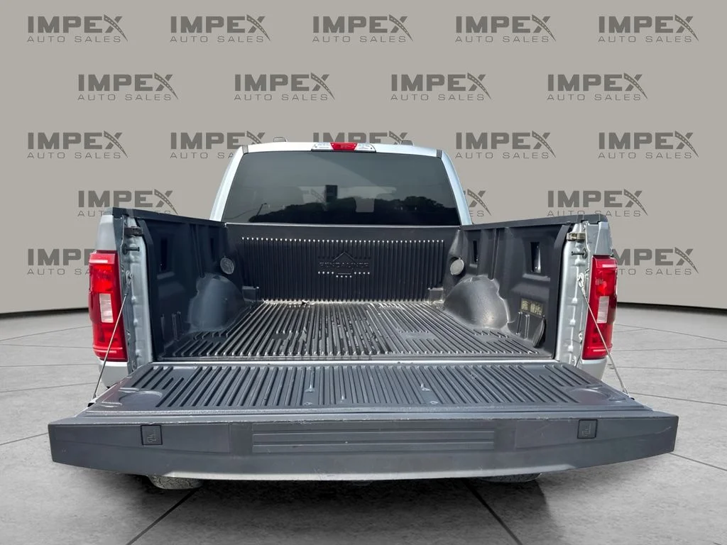 Used 2023 Silver Ford XLT image 3