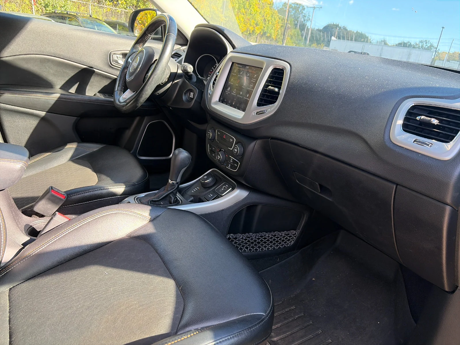 Used 2020 Diamond Black Jeep Latitude image 15