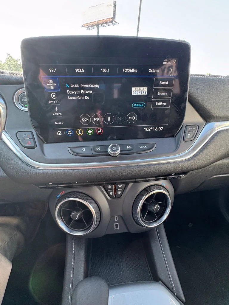 Used 2025 White Chevrolet LT image 18