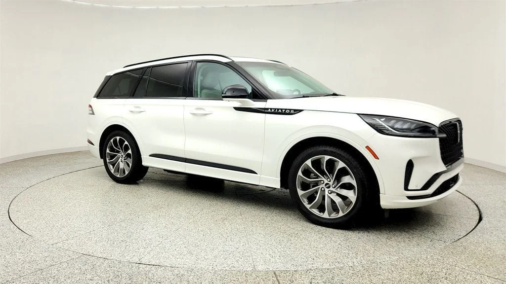 Used 2025 Pristine White Metallic Tri-Coat Lincoln Premiere RWD w/ Jet Pkg & 21