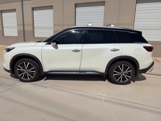 Used 2022 White INFINITI Sensory image 8