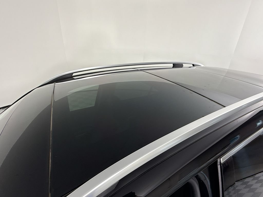 Used 2025 Black Mercedes-Benz GLB 250 image 22