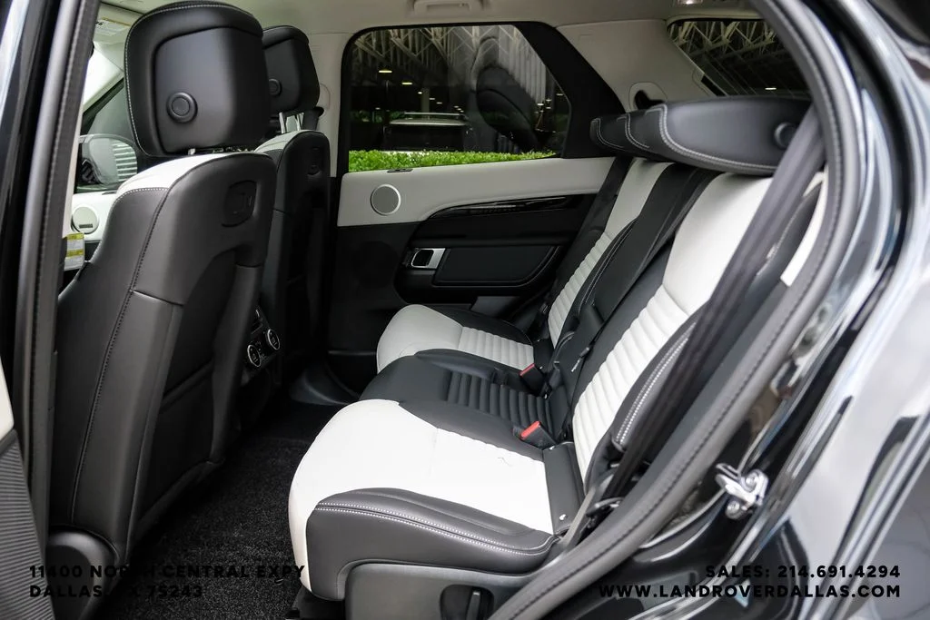 New 2026 Santorini Black Metallic Land Rover S image 39