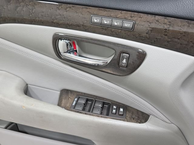 Used 2007 Silver Lexus 460 L image 28