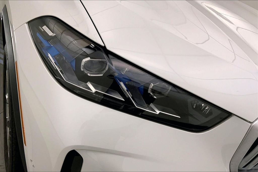 Used 2026 Mineral White Metallic BMW  image 27