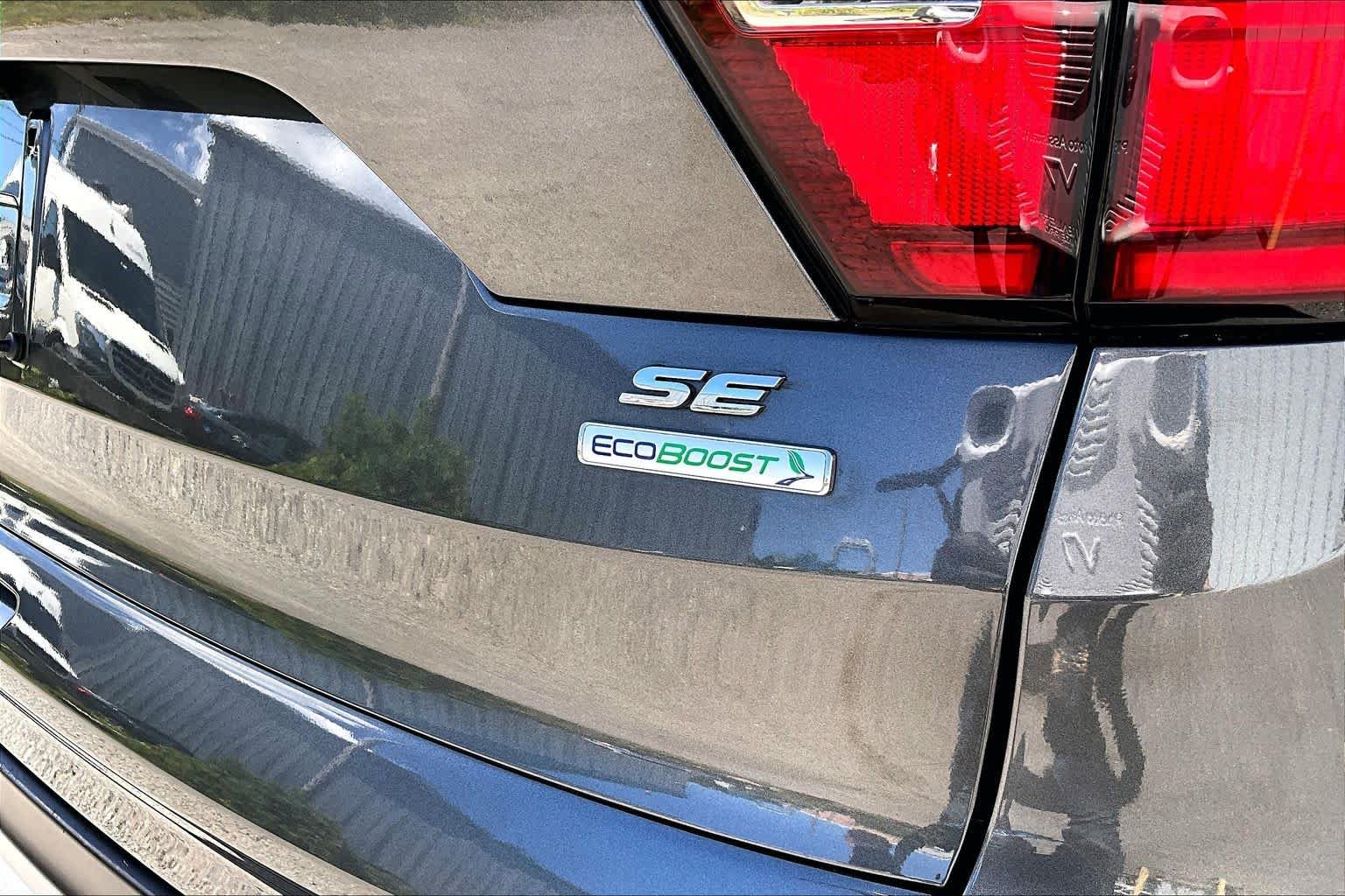 Used 2019 Magnetic Metallic Ford SE image 10