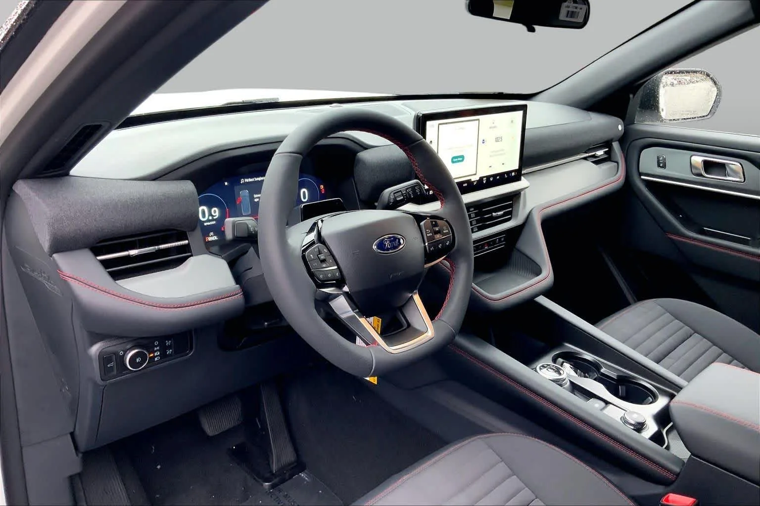 New 2027 Star White Metallic Tri-Coat Ford ST-Line image 9