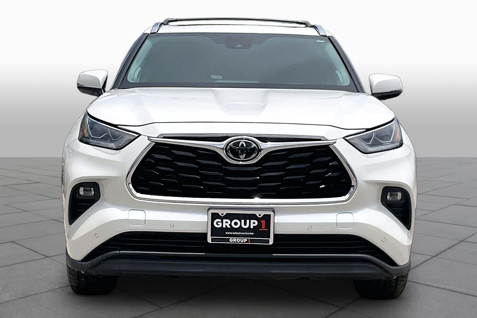 Used 2020 Blizzard Pearl Toyota Limited image 3