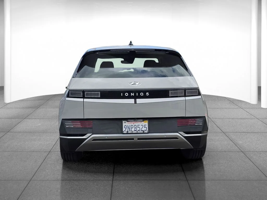 Used 2024 Gray Hyundai SE image 4