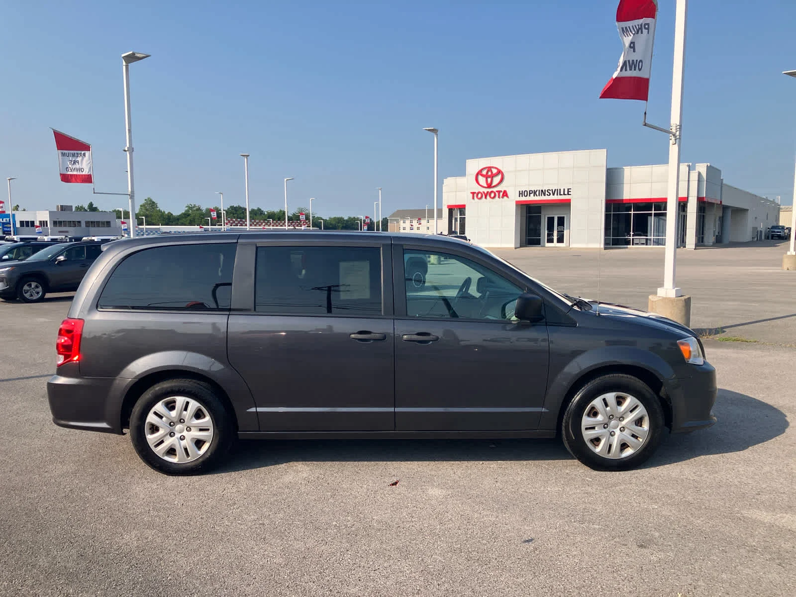 Used 2019 Granite Pearlcoat Dodge SE image 8