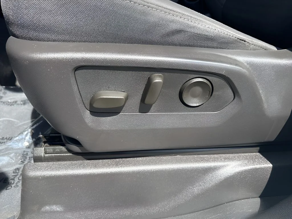 Used 2025 White Chevrolet LT image 10