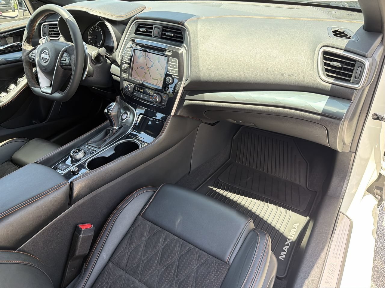 Used 2023 Pearl White Tricoat Nissan SR image 11