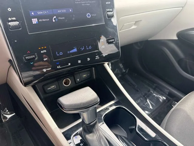 Used 2024 Silver Hyundai SEL image 25