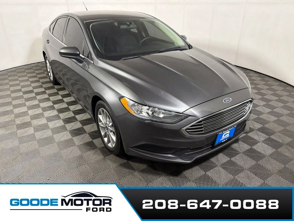 Used 2017 Gray Ford SE image 1