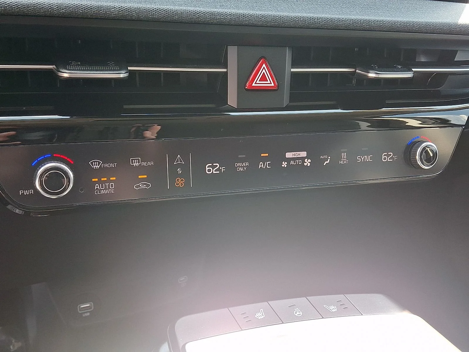 Certified Used 2024 Blue Kia Light image 15
