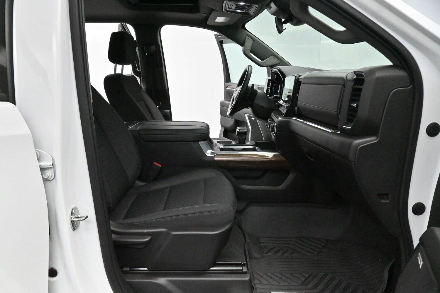 Used 2023 SUMMIT WHITE Chevrolet RST image 17