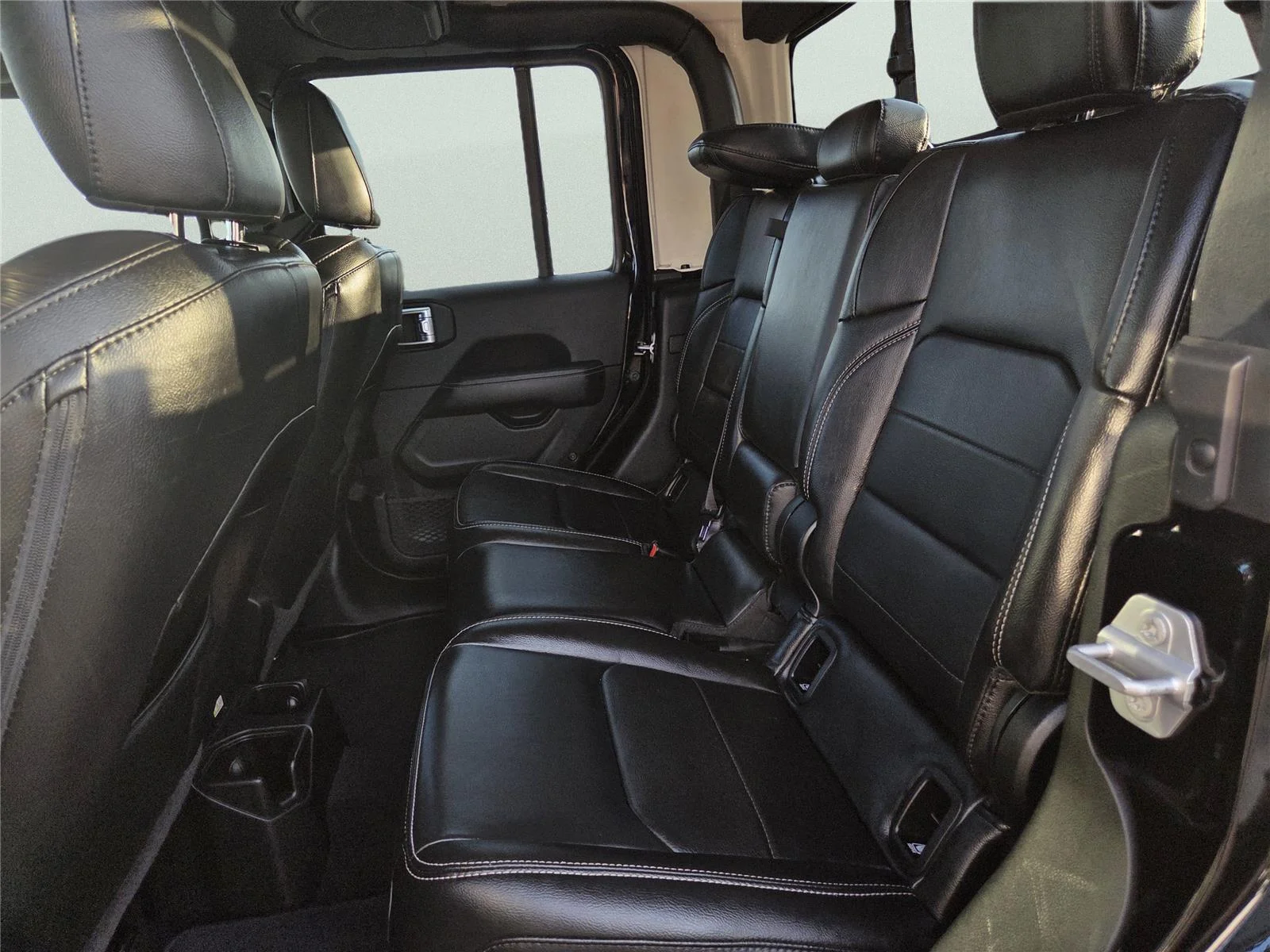 Used 2022 Black Clearcoat Jeep Overland image 19