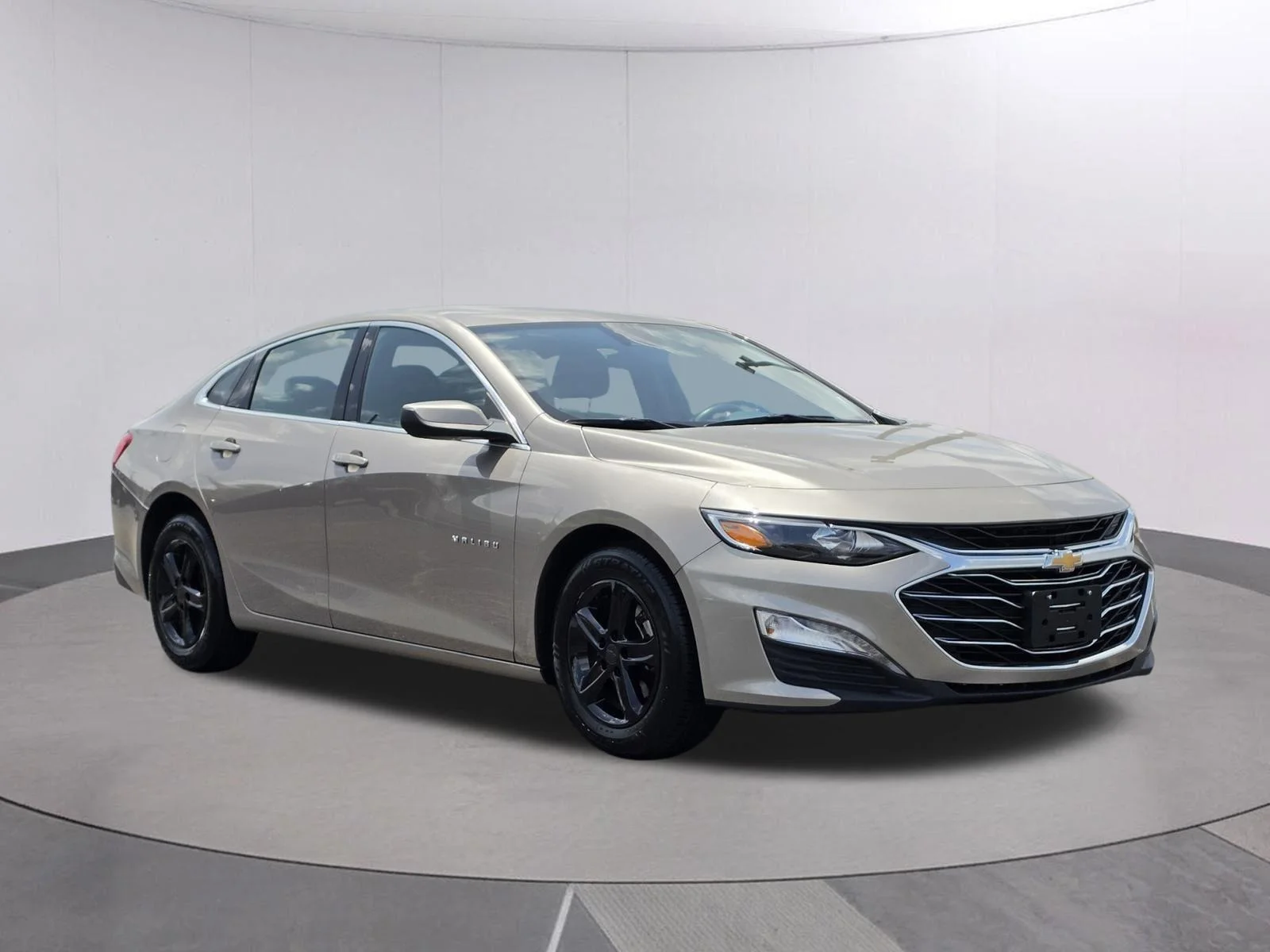 Used 2024 Mineral Gray Metallic Chevrolet LT image 4
