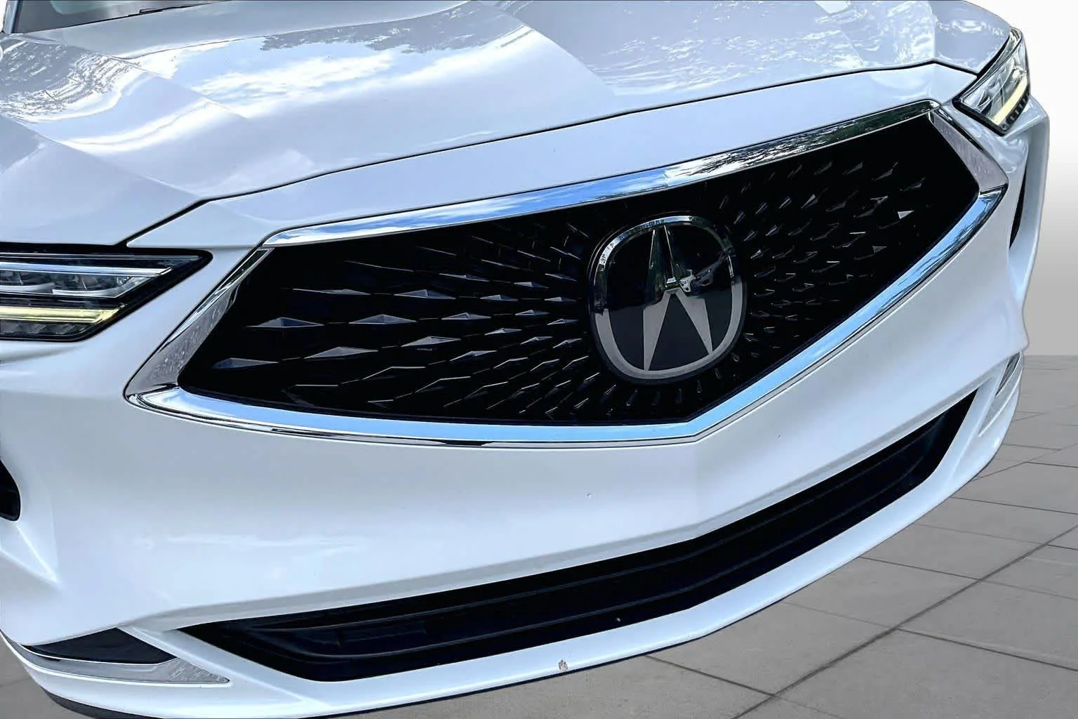 Used 2024 Platinum White Pearl Acura  image 30