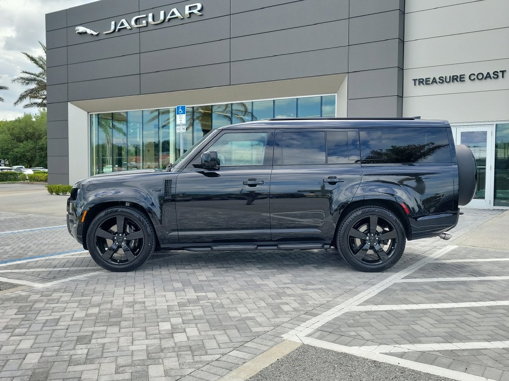New 2026 Santorini Black Land Rover V8 image 2