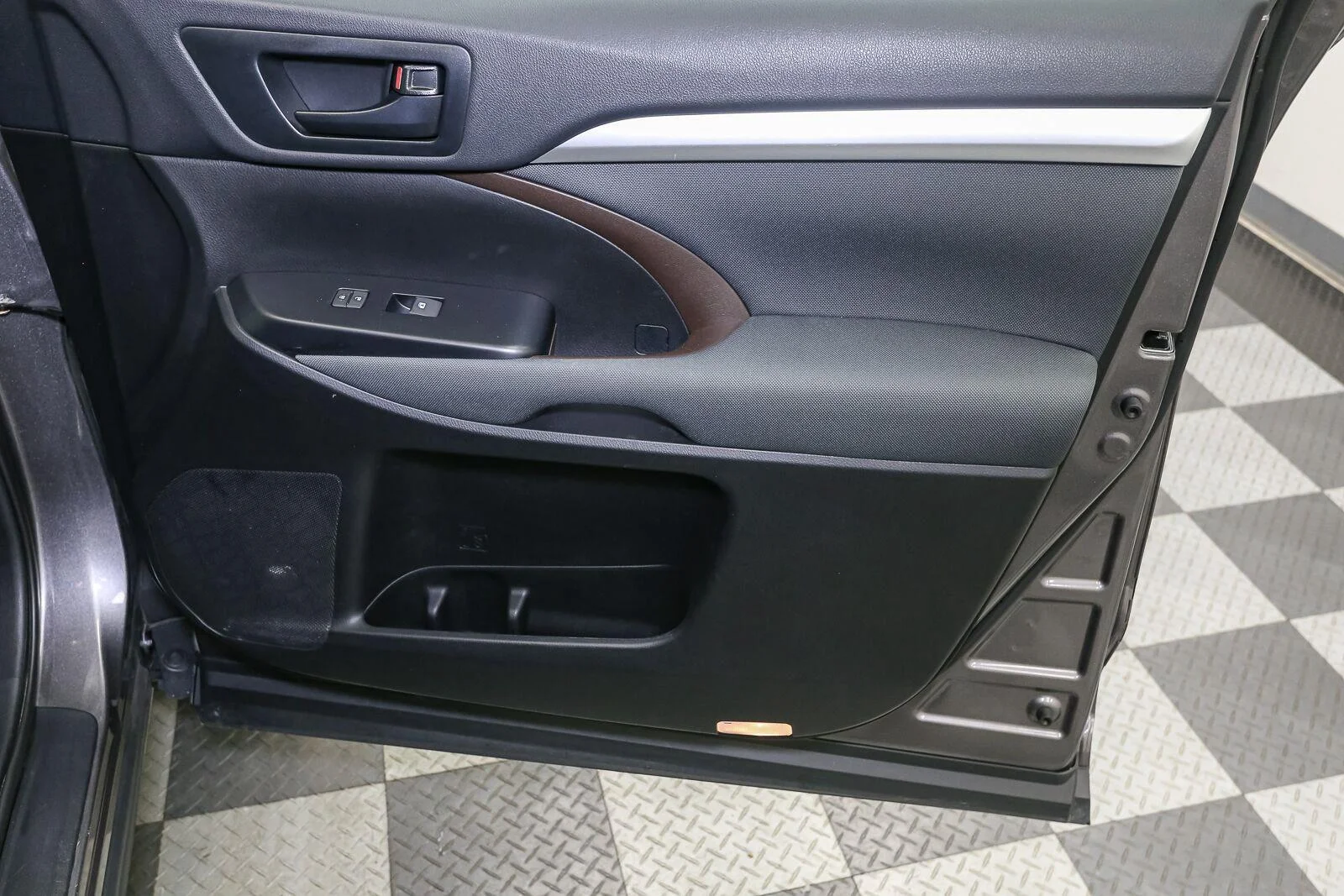 Used 2019 Predawn Gray Mica Toyota LE image 18
