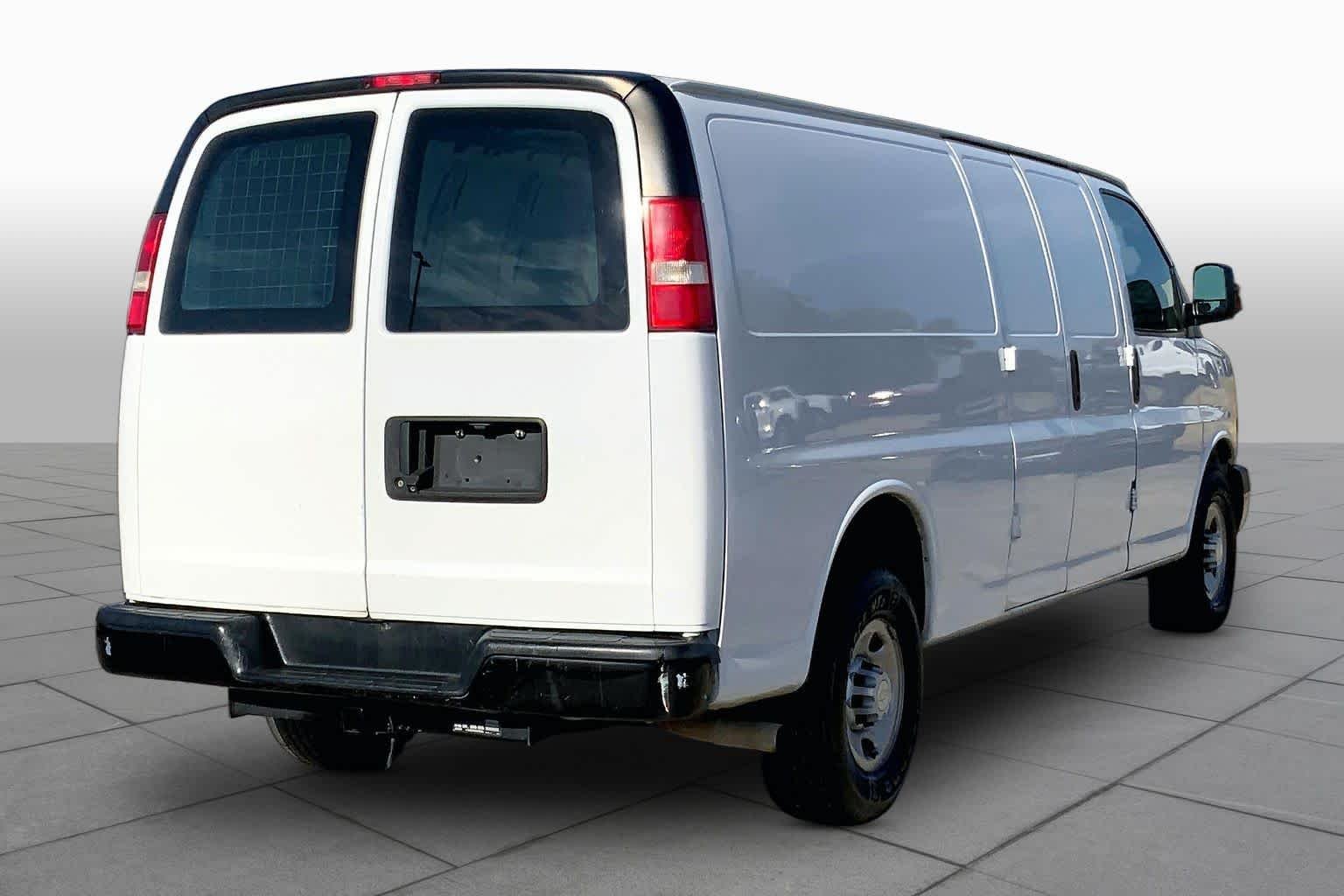 Used 2019 Summit White Chevrolet  image 12