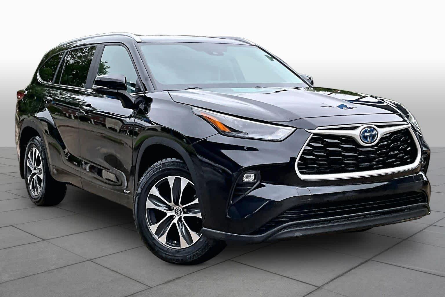 Used 2023 Midnight Black Metallic Toyota Hybrid XLE image 3