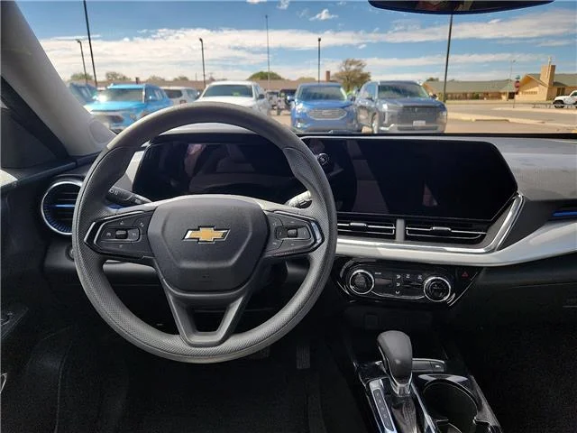 Used 2025 White Chevrolet LT Front-Wheel Drive image 11