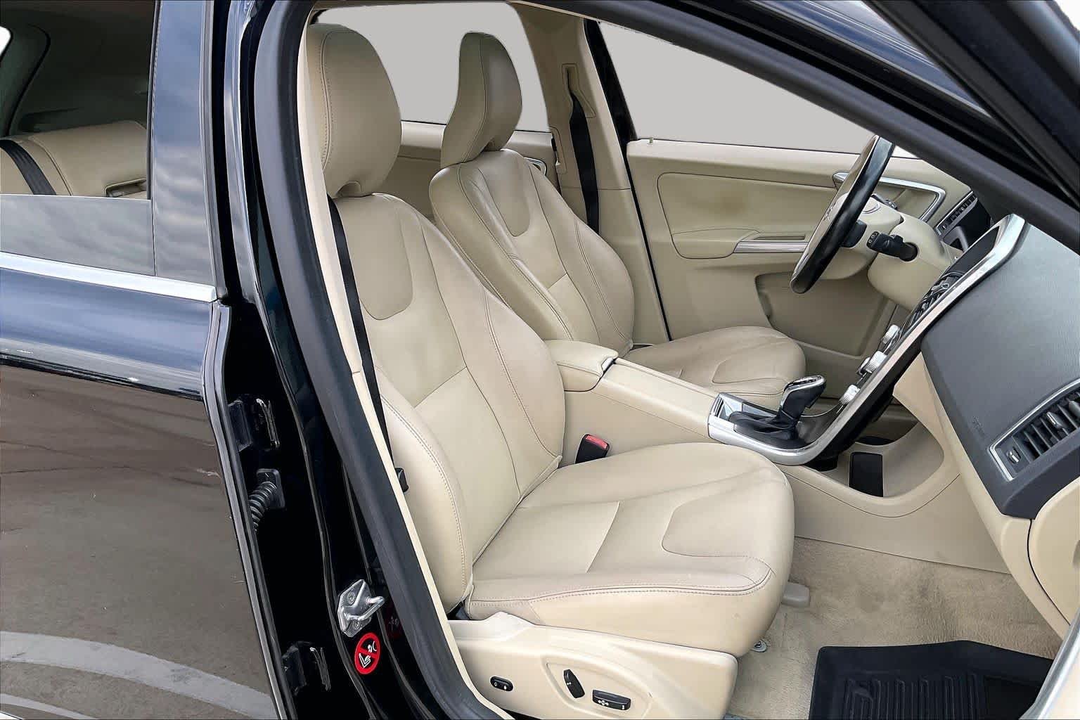 Used 2016 Black Stone Volvo T5 Drive-E Premier image 9