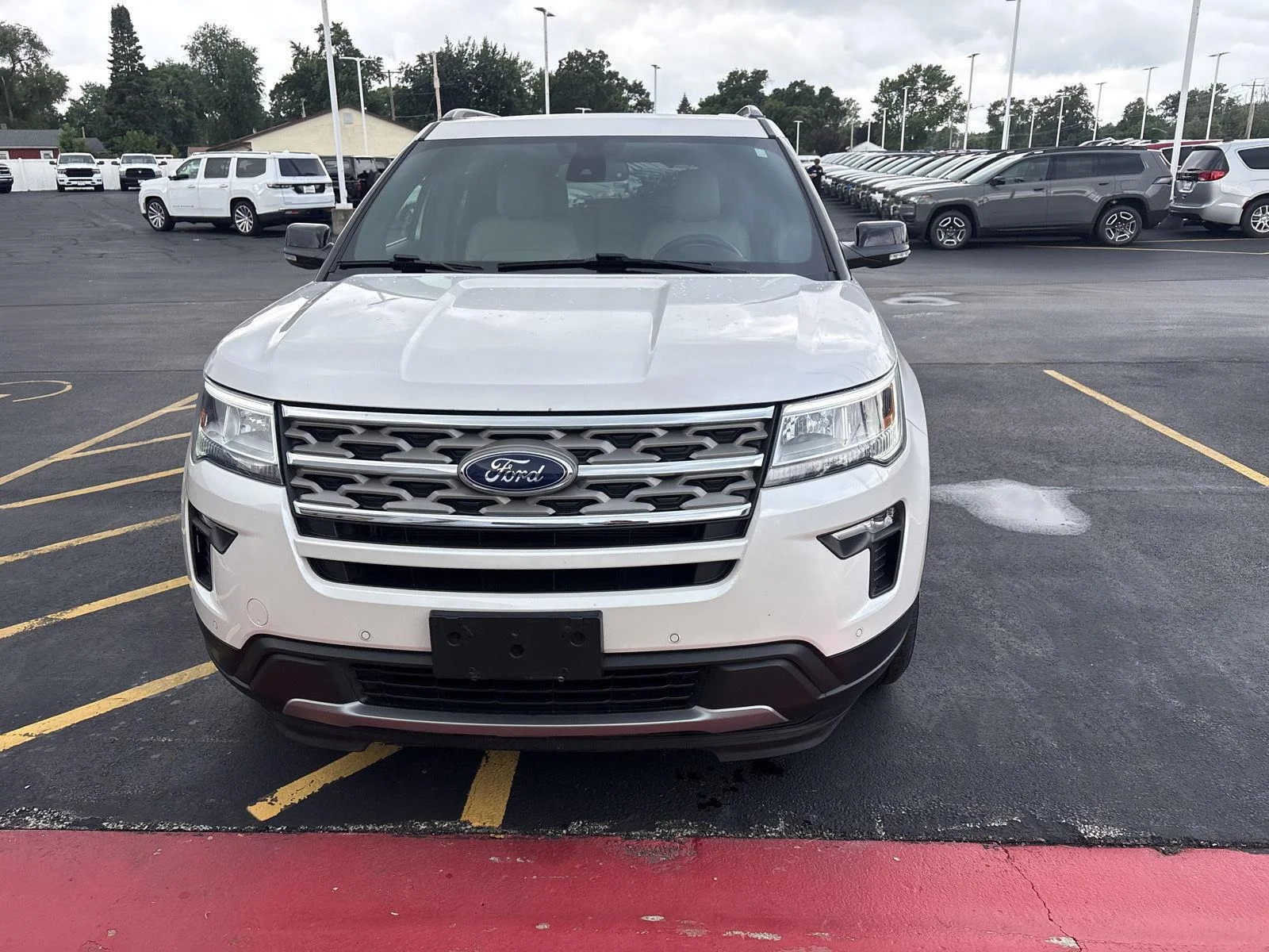 Used 2018 White Platinum Metallic Tri-Coat Ford XLT image 2