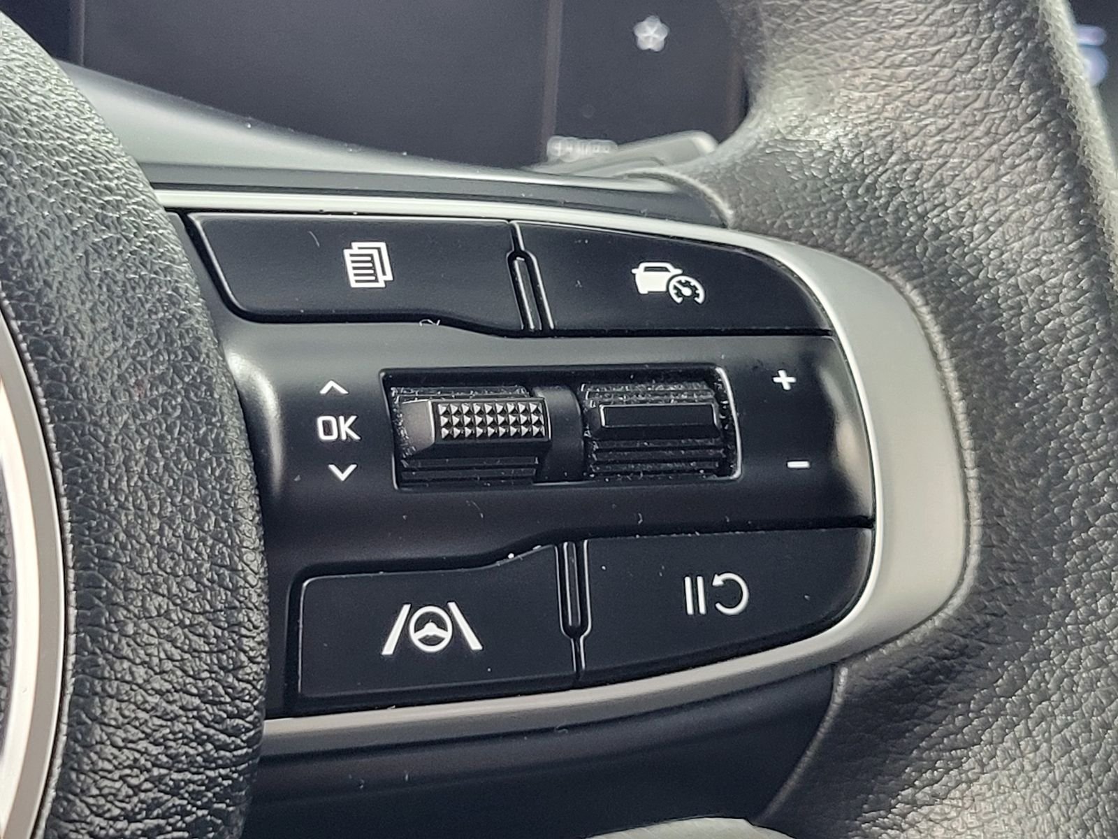 Used 2023 Black Kia LX image 17