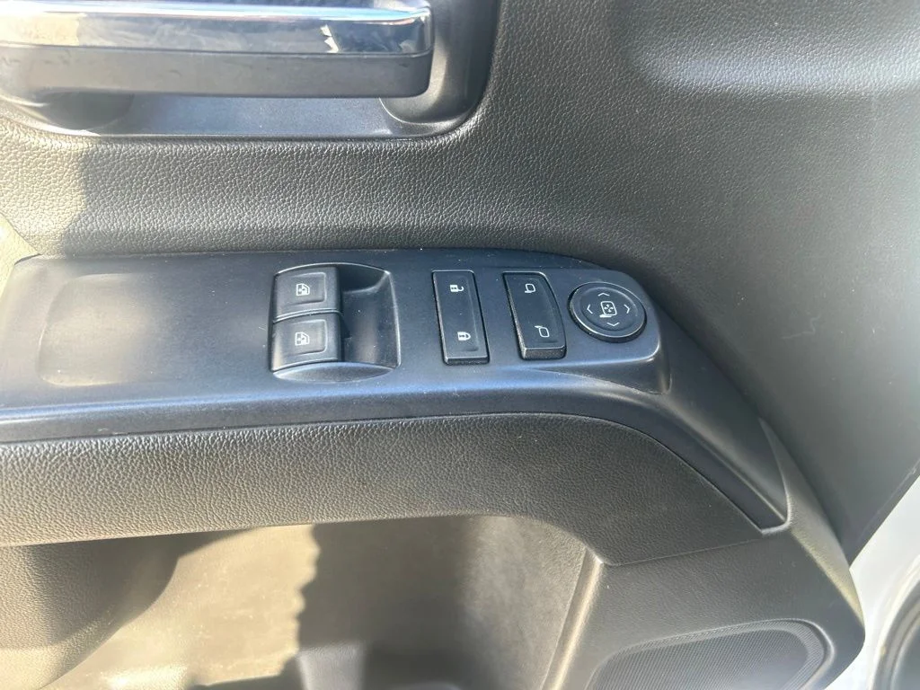 Used 2018  GMC Base image 8