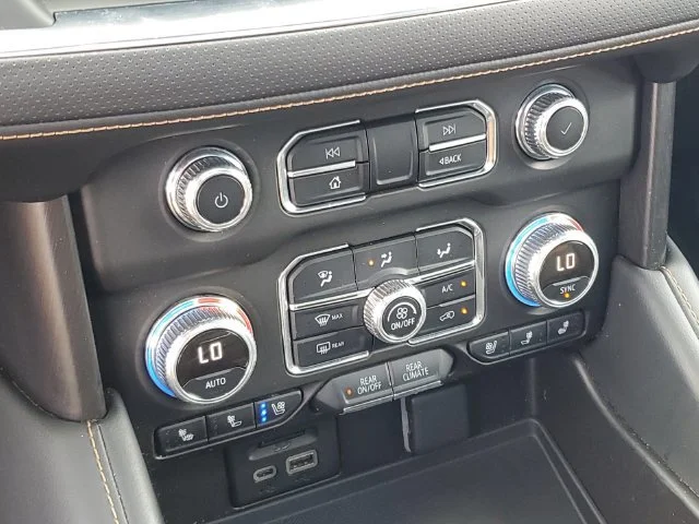 Used 2021 ONYX BLACK GMC AT4 image 24