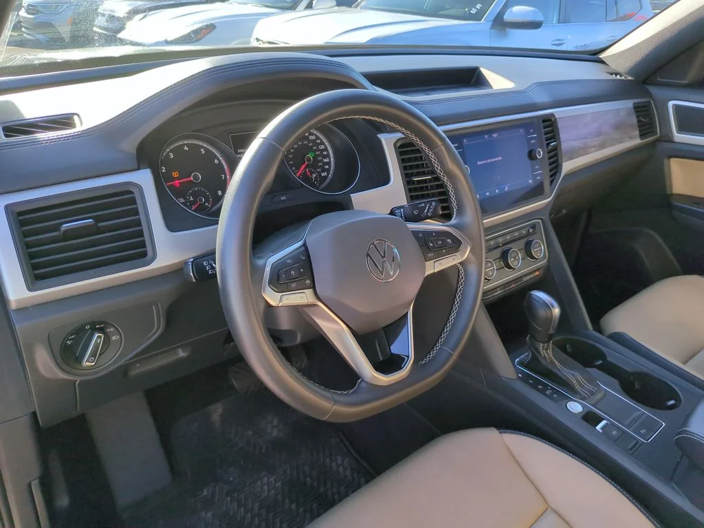 Used 2021  Volkswagen 2.0T SE w/Technology image 6