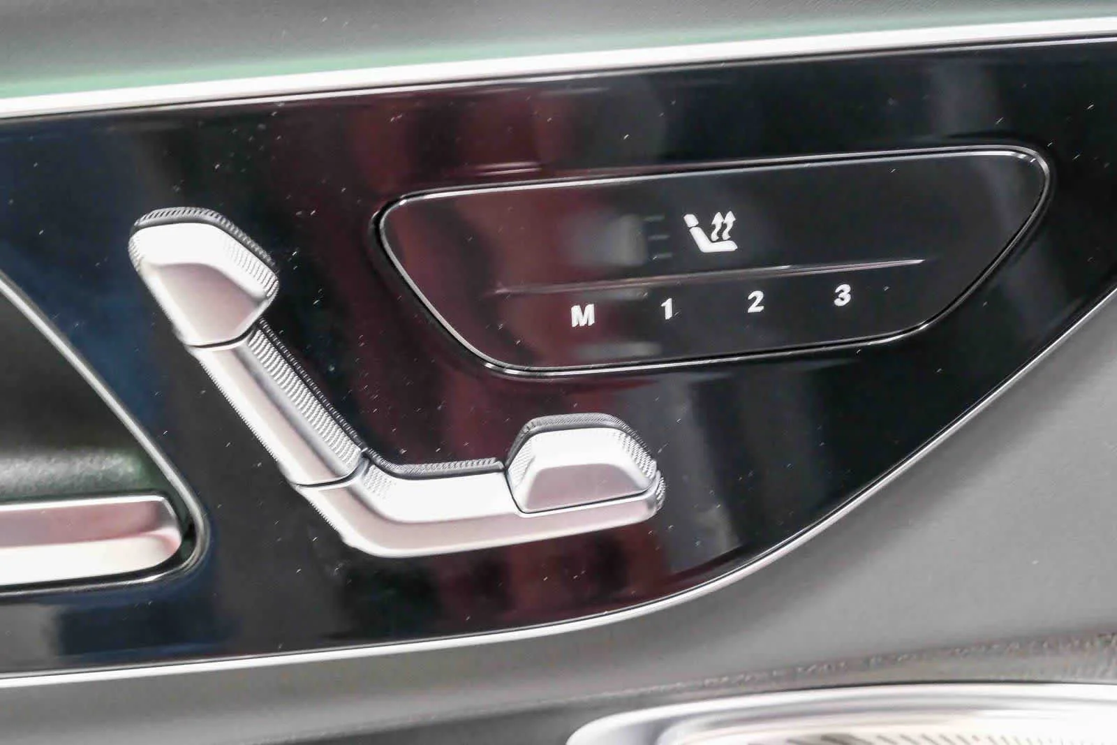 New 2026 MANUFAKTUR Patagonia Red Metallic Mercedes-Benz AMG® CLE 53 image 22