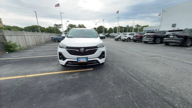 Certified Used 2023 White Frost Tricoat Buick Select image 4
