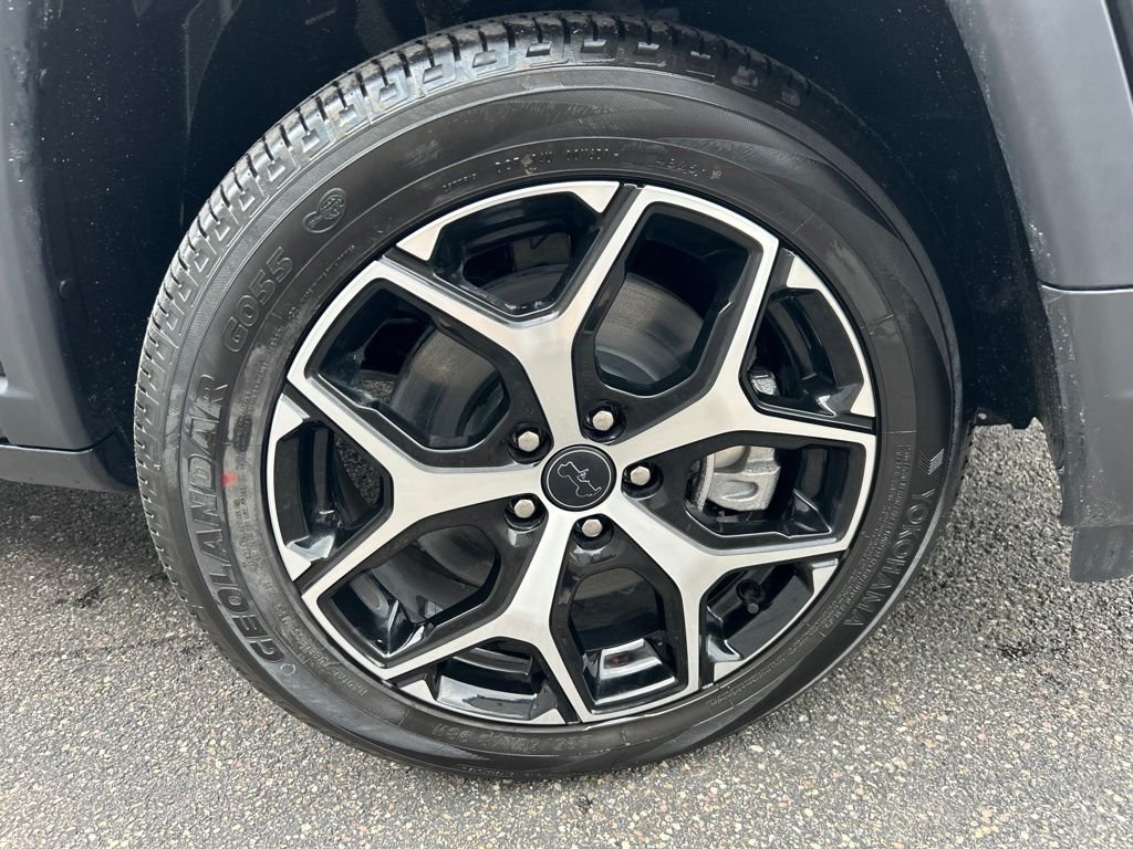 New 2026 Diamond Black Crystal Pearlcoat Jeep Limited image 10