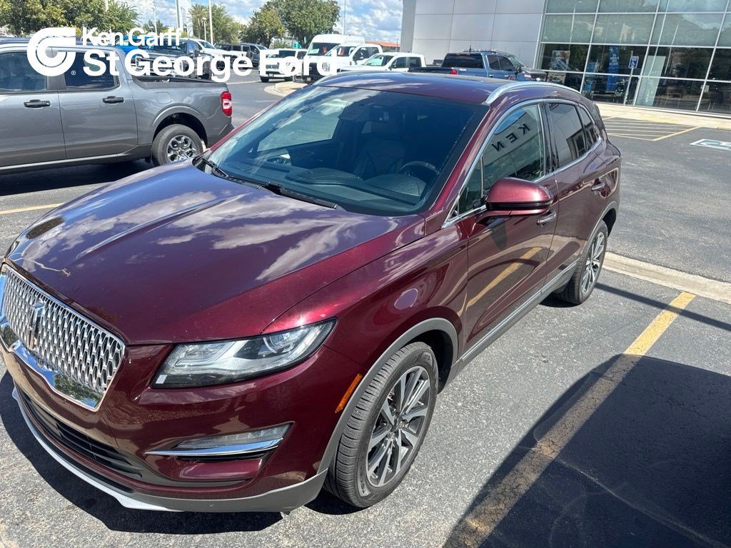 Used 2019 Burgundy Velvet Metallic Tinted Clearcoat Lincoln Reserve image 1
