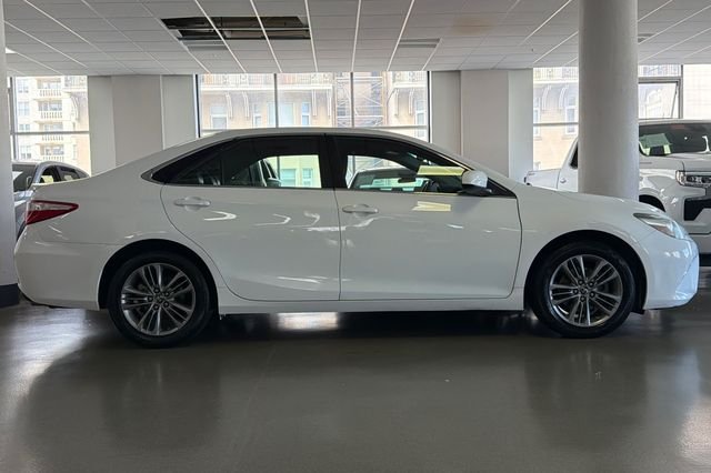 Used 2016 Super White Toyota SE image 3
