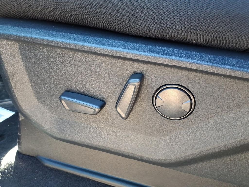New 2026 Agate Black Metallic Ford XLT image 17