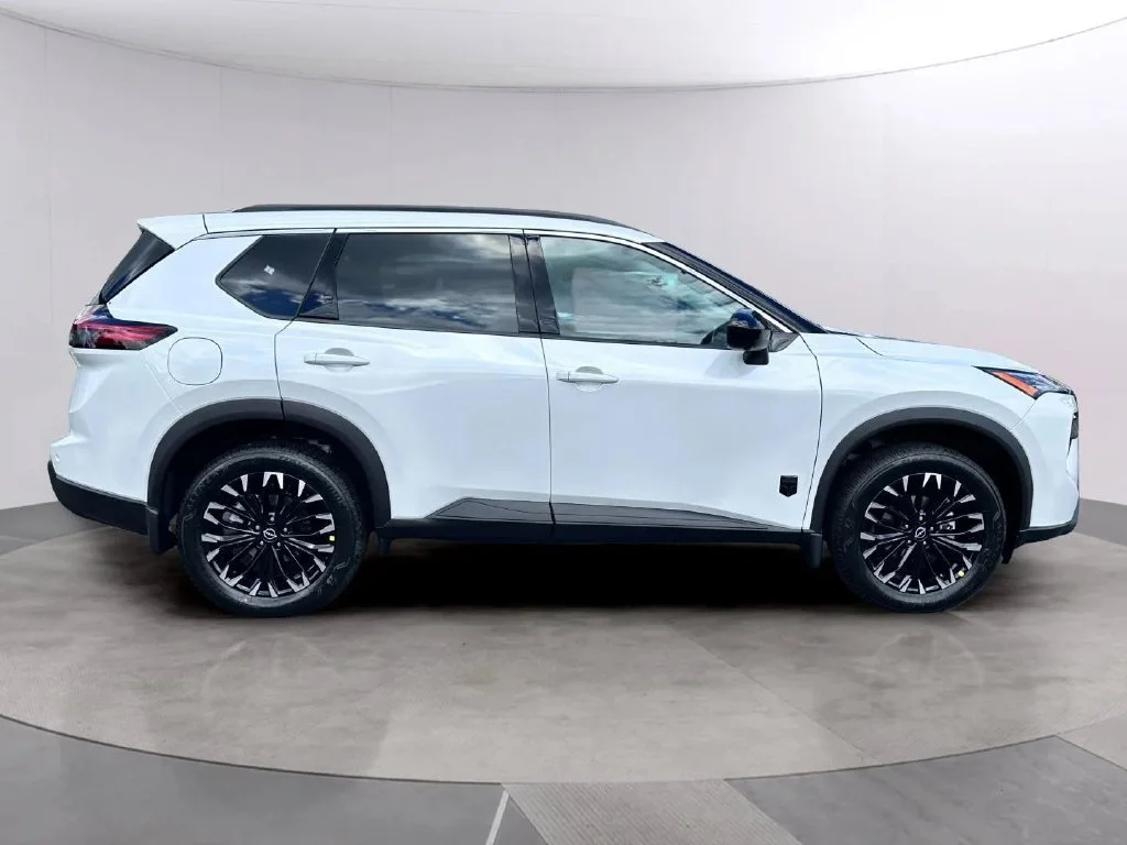 New 2026 Everest White Pearl Tricoat Nissan Dark Armor image 2
