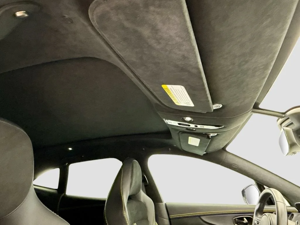 Used 2023 Total price does not include government fees, titling fee, taxes, and any finance charges. Price is Aston Martin  image 17