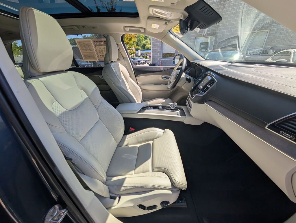 Certified Used 2023 Blue Volvo Ultimate image 2