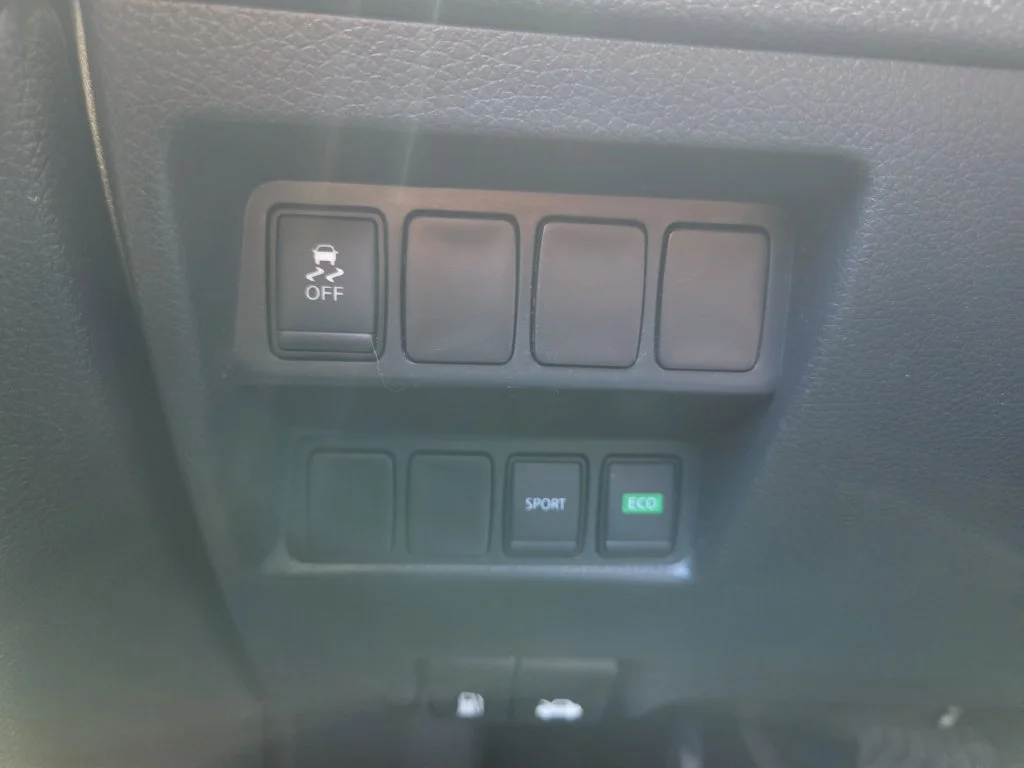 Used 2017 Gray Nissan S image 25