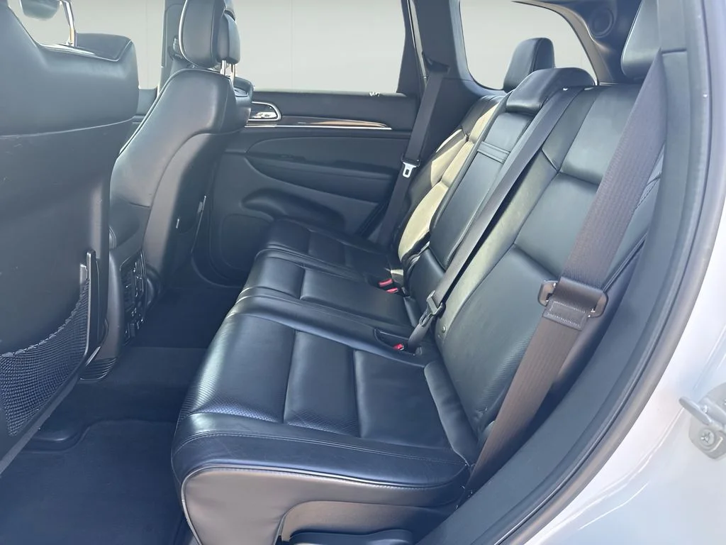 Used 2018 Ivory 3-Coat Jeep Overland image 14