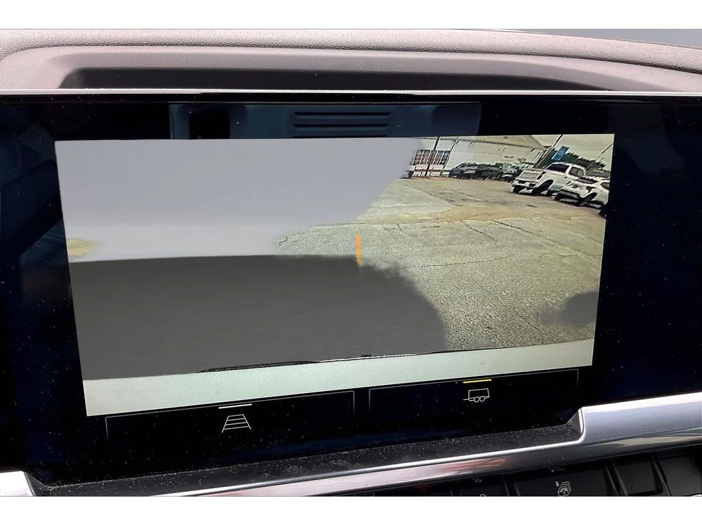Used 2024 Summit White Chevrolet LT image 14