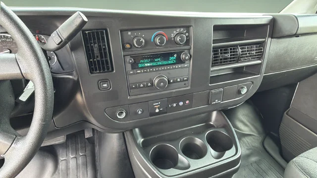 Used 2025 White GMC Work Van image 27