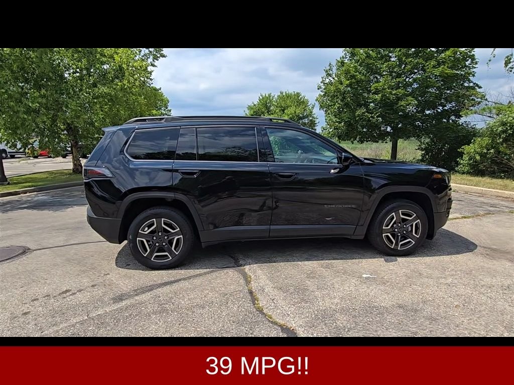 New 2026 Diamond Black Crystal Pearlcoat Jeep Laredo image 8