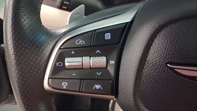 2025 GENESIS G70 Standard - Photo 31